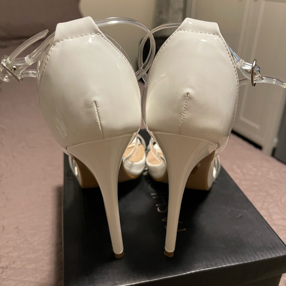 Size 8.5 - Picture 3 of 4